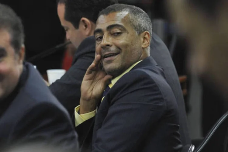 
	O senador Rom&aacute;rio (PSB-RJ) : &quot;aquele falastr&atilde;o, corrupto e chantagista do secret&aacute;rio da FIFA, Jerome Valcke, levou hoje um chute no traseiro&quot;
 (Fabio Rodrigues Pozzebom/ABr)