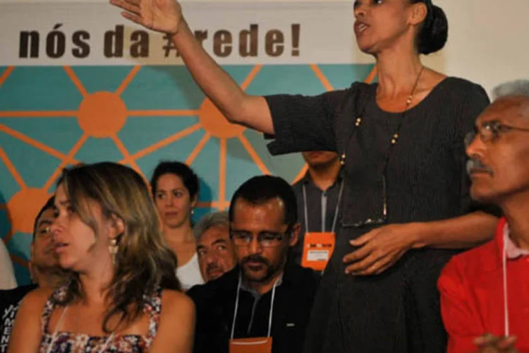 
	Ex-senadora Marina Silva fala no lan&ccedil;amento de seu novo partido: Rede recolheu cerca de 850 mil assinaturas, das quais apenas 250 mil foram validadas
 (José Cruz/ABr)