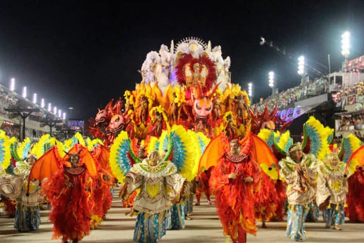 
	Desfile do Salgueiro:&nbsp;escolas de samba t&ecirc;m uma&nbsp;organiza&ccedil;&atilde;o que favorece&nbsp;o trabalho coletivo
 (Vladimir Platonow/Agência Brasil)
