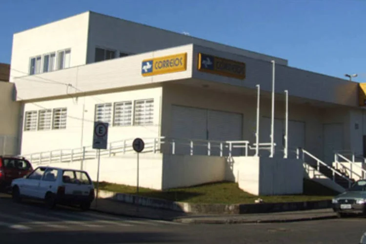 A tentativa do presidente Lula de afastar os Correios do fisiologismo partidário pode ter sido em vão (.)