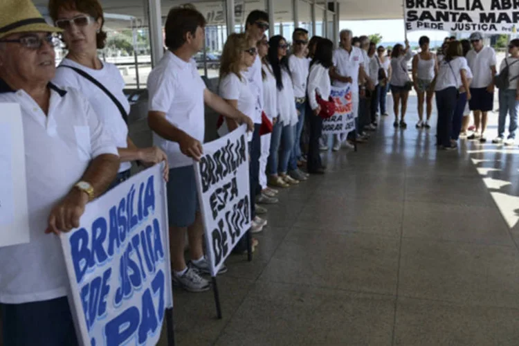 Uma semana após a tragédia que deixou 237 mortos, brasilienses pedem paz e justiça para que novas tragédias sejam evitadas (Fábio Rodrigues Pozzebom/ABr)