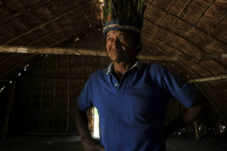 
	&Iacute;ndio dentro de oca: a ocupa&ccedil;&atilde;o de fazendas foi a forma que os &iacute;ndios encontraram para pressionar o governo federal a acelerar a conclus&atilde;o da demarca&ccedil;&atilde;o de uma reserva ind&iacute;gena de 47 mil hectares
 (Marcello Casal Jr/ABr)