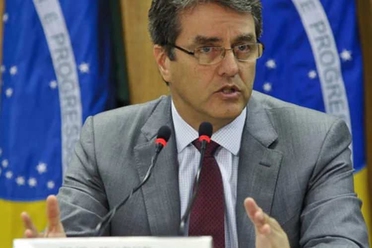 
	Roberto Carvalho de Azev&ecirc;do:&nbsp;o diplomata &eacute; casado com a embaixadora do Brasil na ONU em Genebra, Maria Farani Azev&ecirc;do, tem tr&ecirc;s filhas e fala com flu&ecirc;ncia os tr&ecirc;s idiomas oficiais da OMC.
 (Elza Fiuza/ABr)