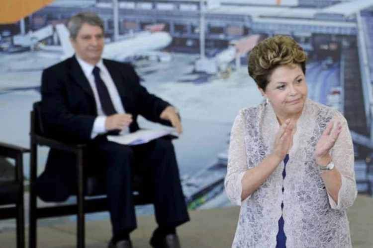 
	Dilma Rousseff e o ministro Wagner Bittencourt participam da cerim&ocirc;nia de anuncio do Programa de Investimentos em Log&iacute;stica para os aeroportos
 (Wilson Dias/ABr)