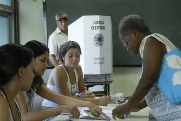 
	Eleitores comparecem cedo no para votar em S&atilde;o Gon&ccedil;alo
