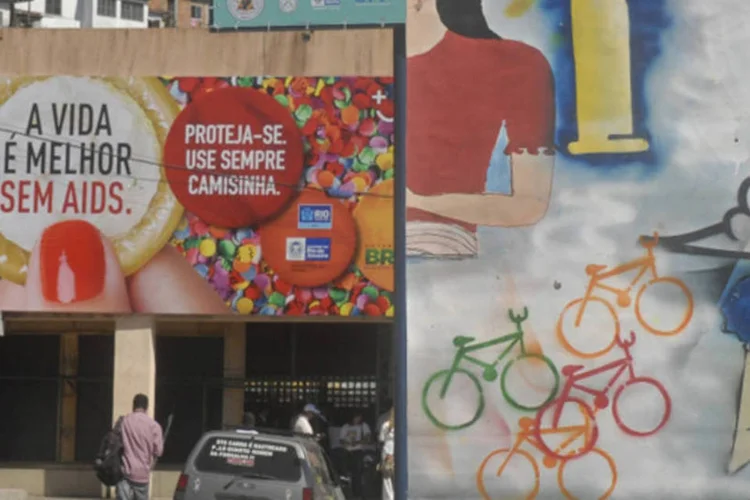 Cartazes da campanha do Ministério da Saúde de prevenção à aids para o carnaval 2013 (Tânia Rêgo/ABr)