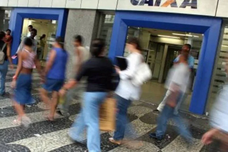 De acordo com o Procon SP, a Caixa teve menor média de juros no cheque especial em 2009 (.)