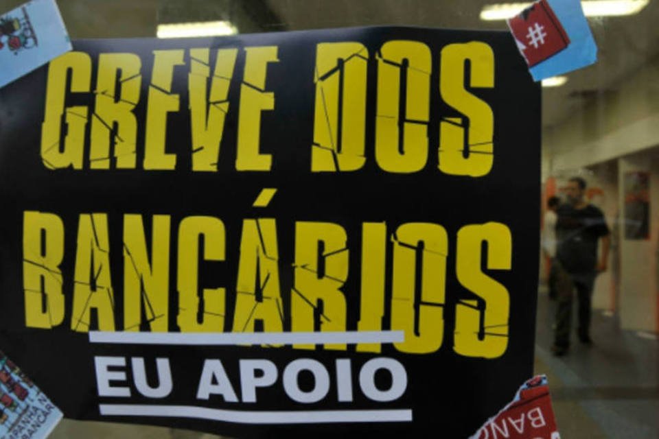 Bancários fazem protesto na Avenida Paulista