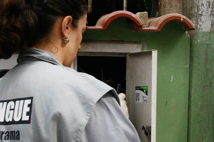 Visitas de agentes de saúde para evitar proliferação do mosquito da dengue em Porto Alegre
 (Betina Carcuchinski/PMPA)