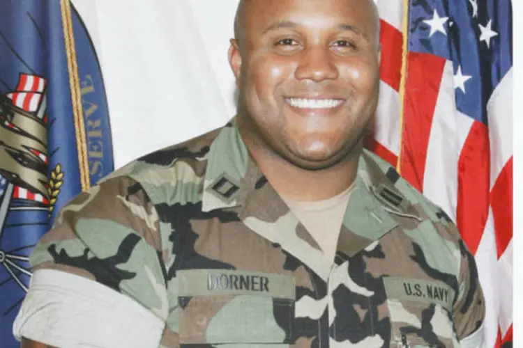 Christopher Dorner, o ex-agente suspeito de ter assassinado quatro pessoas nos EUA após demissão (REUTERS)