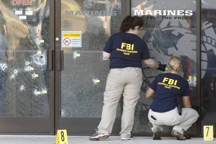 Agentes do FBI isolam zona do crime em Tennessee, nos Estados Unidos (REUTERS/Tami Chappell)