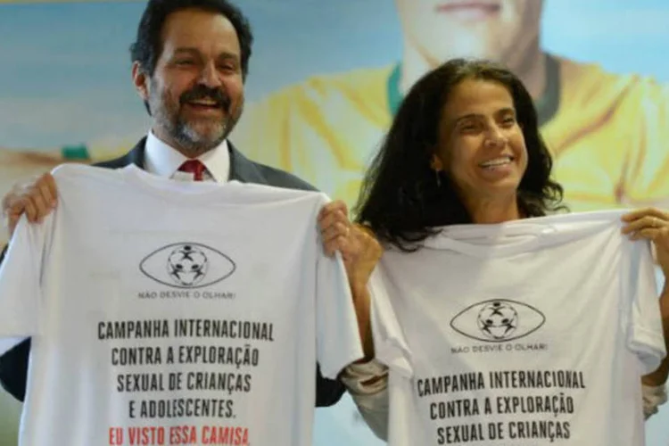 O governador Agnelo Queiroz, do Distrito Federal, durante lançamento da campanha “Não Desvie o Olhar”: ação será nas 12 cidades-sede da Copa (Marcelo Camargo/ABr)