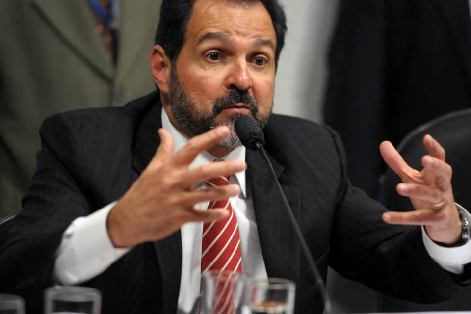 Agnelo Queiroz (PT-DF) vota acompanhado da mãe