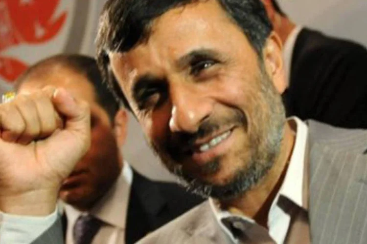 O presidente iraniano, Mahmoud Ahmadinejad: a Agência Internacional de Energia Atômica alertou o Irã novamente sobre o programa de enriquecimento de urânio (Arquivo/AFP)
