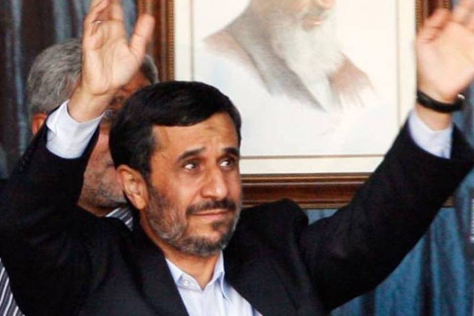 Ahmadinejad desaconselha intervenção nos países árabes
