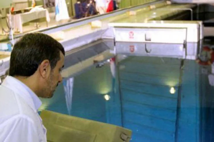 
	Ahmadinejad visita central nuclear em Teer&atilde;: a confer&ecirc;ncia de Helsinque acontecer&aacute; em um clima de tens&atilde;o pela quest&atilde;o nuclear iraniana
 (AFP)