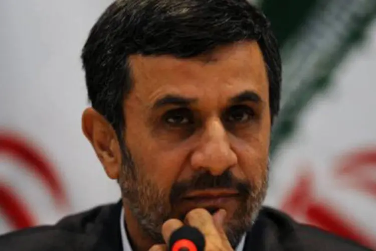
	Mahmud Ahmadinejad, presidente do Ir&atilde;: as pot&ecirc;ncias ocidentais suspeitam que o pa&iacute;s busca se dotar de uma bomba nuclear, o que Teer&atilde; nega
 (Vanderlei Almeida/AFP)