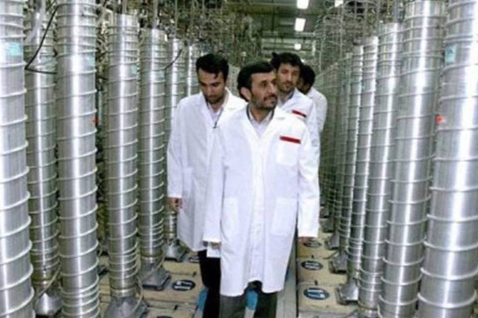 Irã se dispõe a esclarecer suspeitas sobre programa nuclear