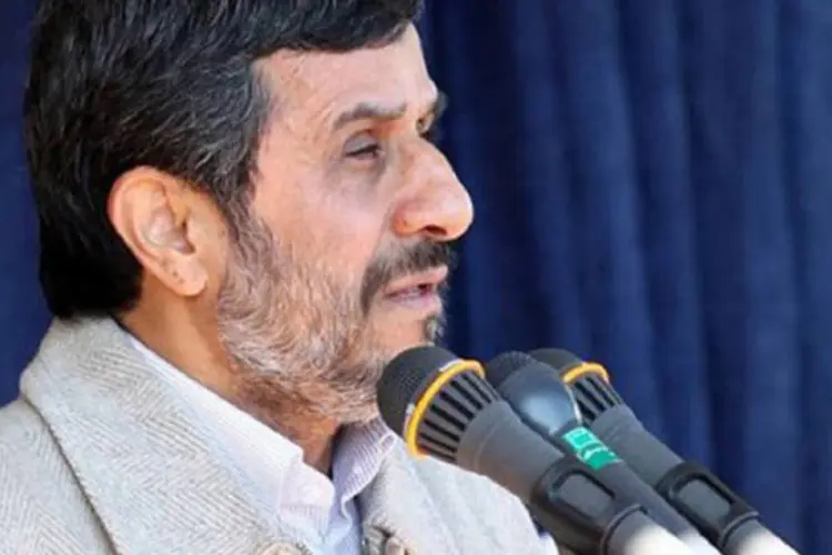 Ahmadinejad discursou em Pakdasht , uma cidade a leste de Teerã, onde reiterou que o Irã não quer armas atômicas
 (AFP)