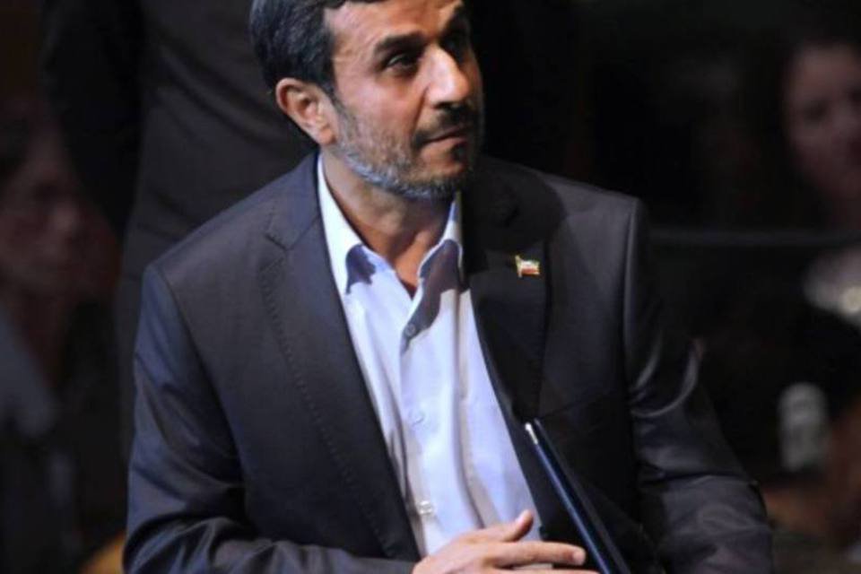Ahmadinejad condena as matanças na Síria