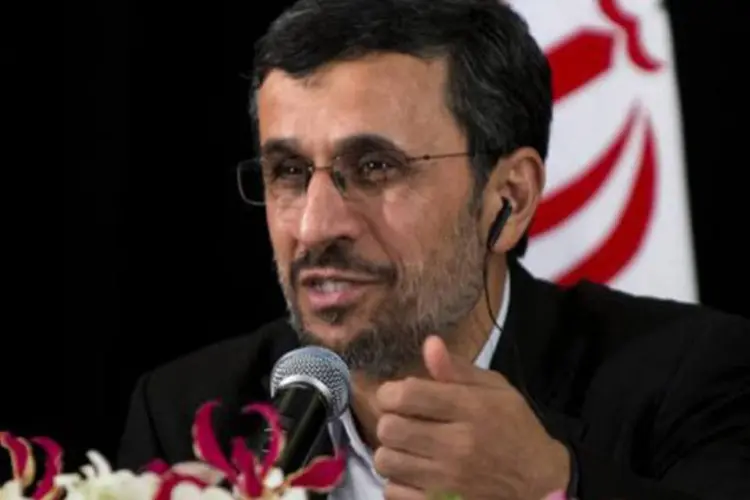 
	Mahmoud Ahmadinejad: &quot;eu j&aacute; disse anteriormente que podemos oferecer uma linha de cr&eacute;dito grande para os irm&atilde;os do Egito, e muitos servi&ccedil;os&quot;, disse
 (Don Emmert/AFP)