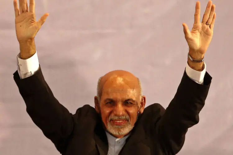 
	Ashraf Ghani: &quot;Contamos com o total apoio dos ulem&aacute;s&quot;, os te&oacute;logos mu&ccedil;ulmanos, declarou Ghani como advert&ecirc;ncia
 (Omar Sobhani/Reuters)