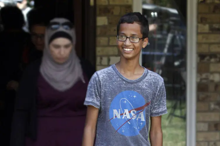 
	Ahmed Mohamed: Aluno do terceiro ano, Mohamed recebeu grande apoio ap&oacute;s o incidente, incluindo a aten&ccedil;&atilde;o do presidente Obama
 (Ben Torres/Getty Images)