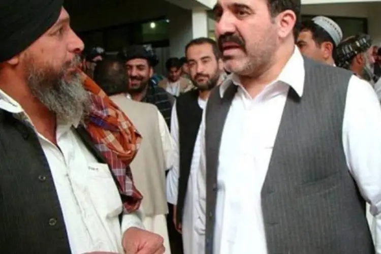 Wali Karzai (direita) é um dos homens mais importantes de Kandahar, reduto talibã (Str/AFP)