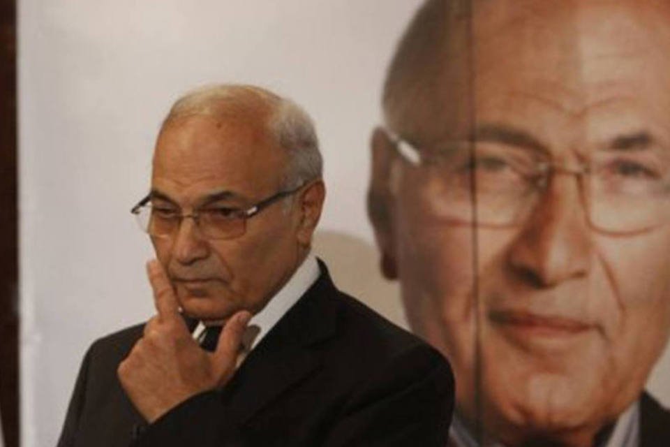 Shafiq diz que venceu eleições egípcias com 51,5% dos votos