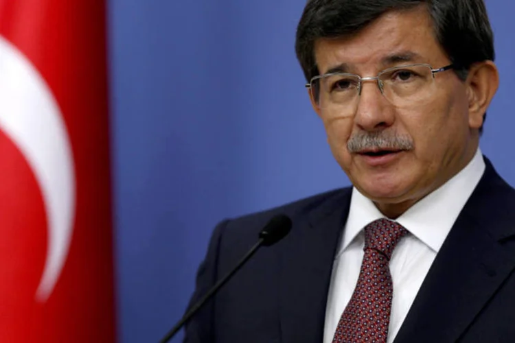 
	Ahmet Davutoglu: &quot;N&atilde;o podemos aceitar ataques a delega&ccedil;&otilde;es diplom&aacute;ticas&quot; disse o l&iacute;der durante um discurso
 (Umit Bektas/Reuters)