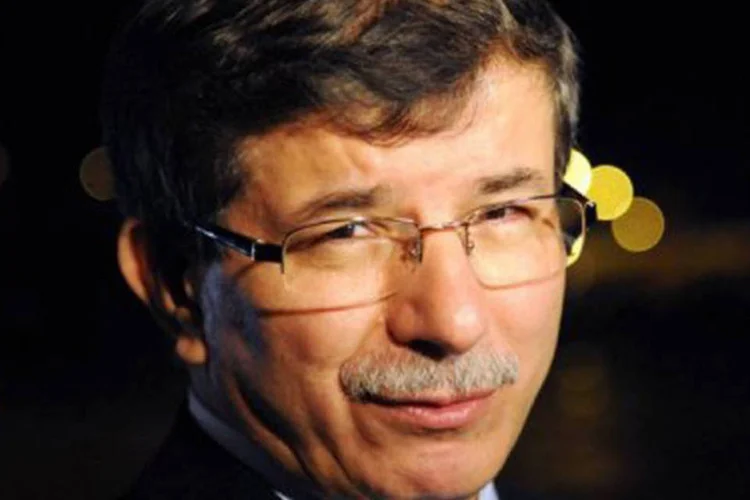 O chefe da diplomacia turca, Ahmet Davutoglu: a Turquia apoiou a posição da Liga Árabe de impor sanções ao regime de Damasco, acusado de reprimir as manifestações da oposição (Angelika Warmuth/AFP)