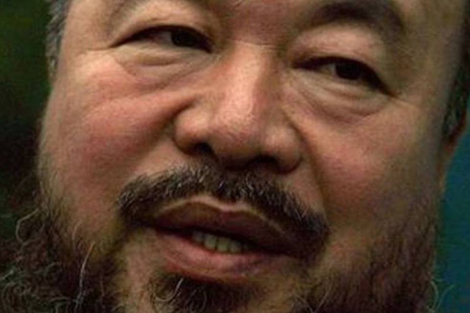 Artista Ai Weiwei lança 1º ataque contra Pequim após detenção