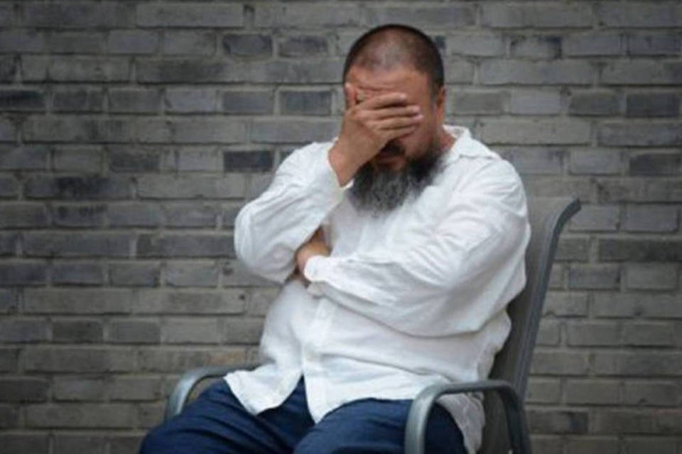 Ai Weiwei tenta, sem sucesso, deixar a China