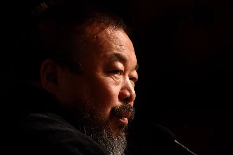 Artista e dissidente do regime chinês, Ai Weiwei, é acusado de suposta evasão fiscal (Miguel Villagran/Getty Images)