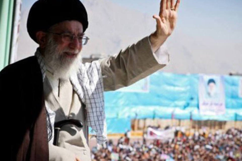 Ali Khamenei põe Holocausto em dúvida