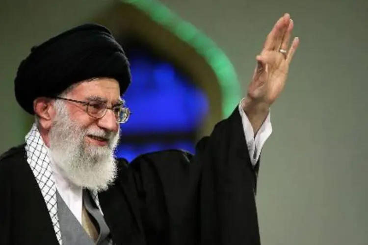 Aiatolá Khamenei durante cerimônia: "Esta ação na região é inaceitável", declarou o número um iraniano em referência ao governo saudita (AFP)