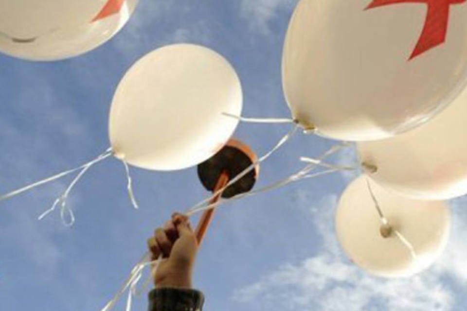 Balões de campanha contra Aids: doentes reclamam dos cortes em Nova York