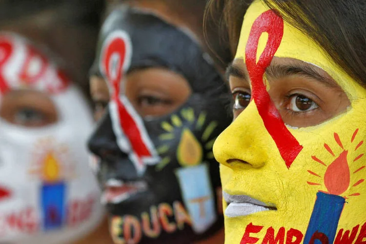 
	Aids: o anel de silicone, colocado na vagina e substitu&iacute;do a cada 4 semanas, pretende ajudar a atalhar a epidemia na &Aacute;frica Subsaariana
 (Ajay Verma / Reuters)