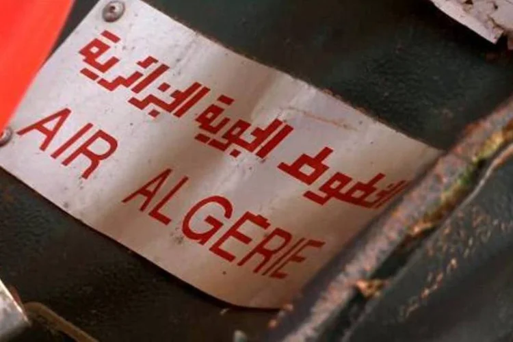 Cartaz da Air Algérie no Mali, que deixou um total de 118 vítimas entre trabalhadores humanitários (AFP)
