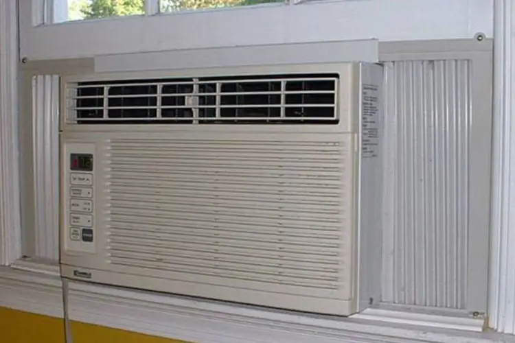 Ar condicionado: A ocorrência de temperaturas mais quentes em junho deste ano provocou o aumento do uso de aparelhos de ar-condicionado e de ventiladores (Wikimedia Commons)