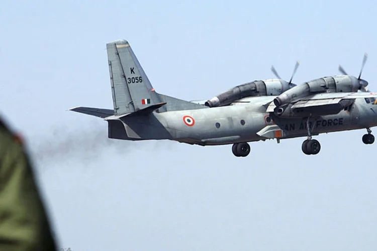 
	AN-32: a aeronave russa AN-32 estava a caminho de Porto Blair, capital das ilhas indianas de Andaman e Nicobar
 (Amit Gupta / Reuters)