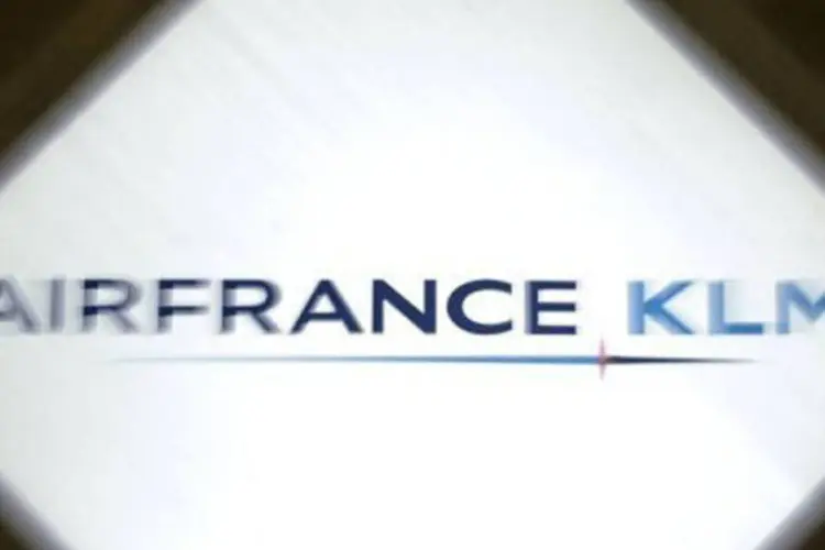 
	Air France-KLM: o novo CEO precisa n&atilde;o somente renovar hostilidades com grupos trabalhistas para realizar cortes de custos, como tamb&eacute;m fazer isso ganhando pouco para os padr&otilde;es do setor privado
 (Philipp Guelland/AFP)