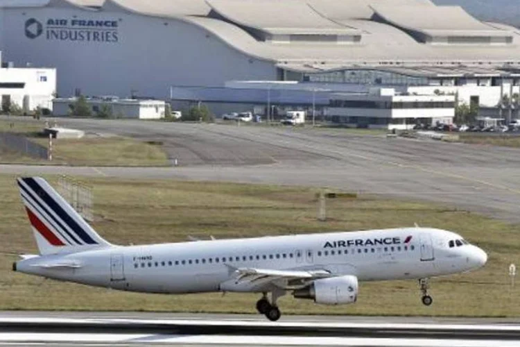 Avião da Air France aterrissa no aeroporto de Toulouse (Pascal Pavani/AFP)