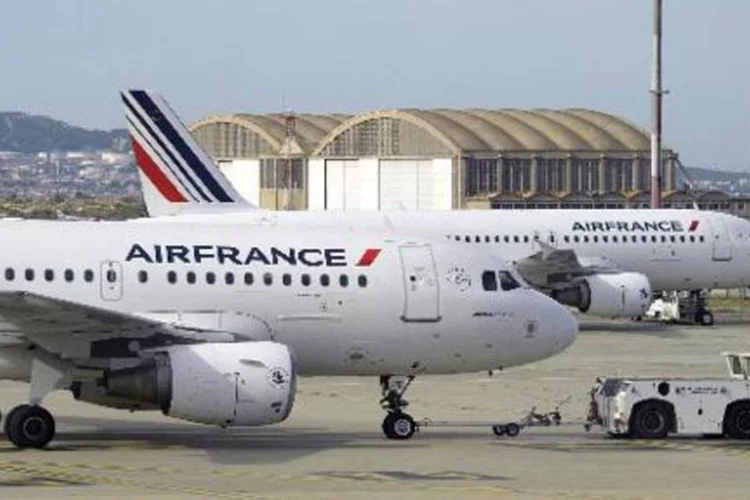 
	Avi&otilde;es da Air France: tr&aacute;fego total de passageiros caiu 15,9 por cento em setembro em compara&ccedil;&atilde;o com um ano antes
 (Boris Horvat/AFP)