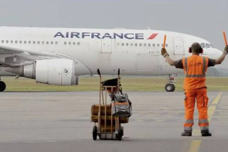 A companhia Air France confirmou nesta terça-feira ter suspendido seus voos para Israel em razão da tensão na região (Denis Charlet/AFP)