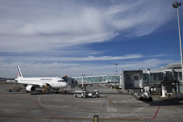 Greve dos controladores: 20% dos voos no sul da Europa deverão ser cancelados (Bloomberg)
