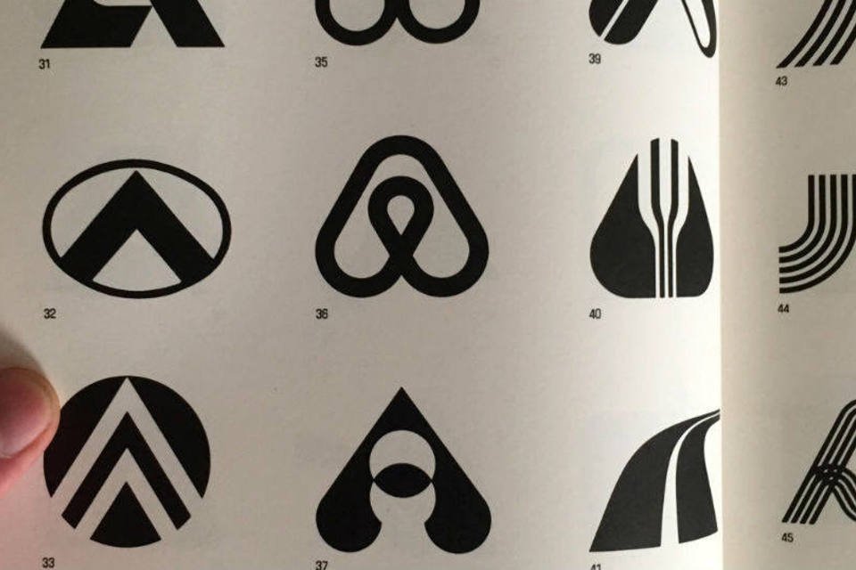 Símbolos em um livro de design dos anos 1980: símbolo igual ao novo logo do Airbnb (Reprodução/Reddit)