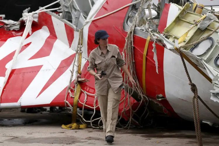
	AirAsia: o Airbus A320-200 caiu no dia 28 de dezembro de 2014 nas &aacute;guas da ilha de Born&eacute;u com 162 pessoas a bordo
 (Darren Whiteside/ Reuters)