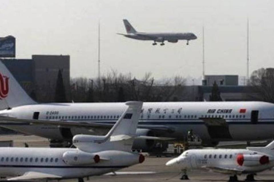 
	Avi&otilde;es da Air China: aeronaves ser&atilde;o entregues entre 2016 e 2020 segundo o acordo
 (Goh Chai Hin/AFP)
