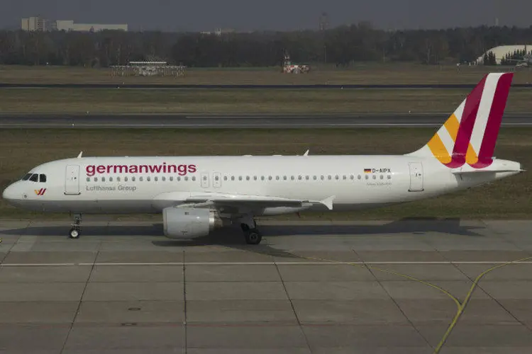 
	Airbus A320 da Germanwings: os passageiros e a tripula&ccedil;&atilde;o desocuparam o avi&atilde;o de forma ordenada, disse a empresa
 (Jan Seba/Reuters)